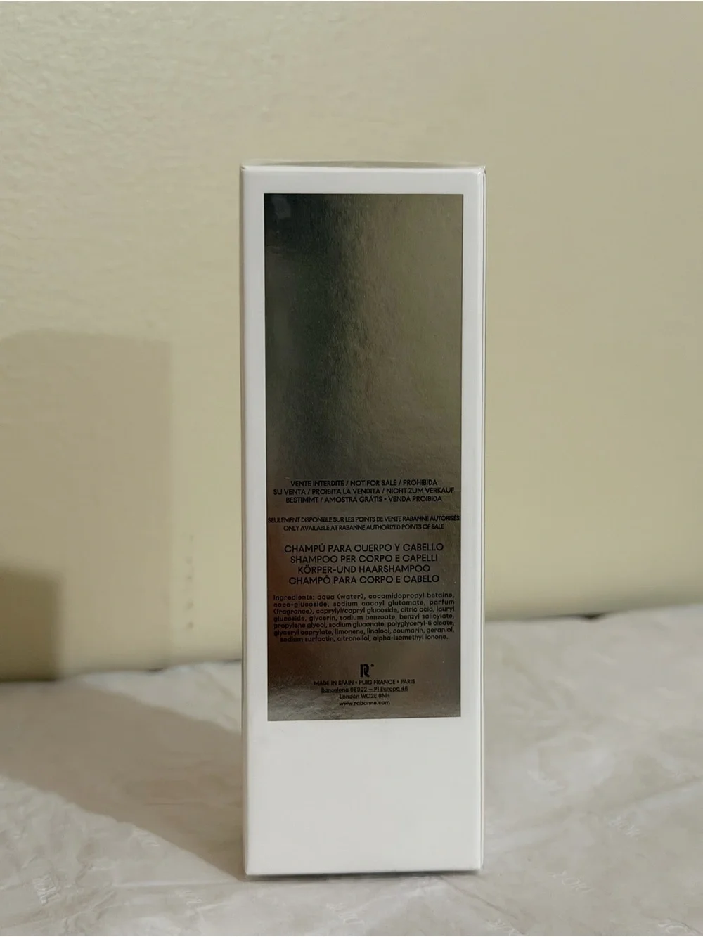 Paco Rabanne cleanses hair